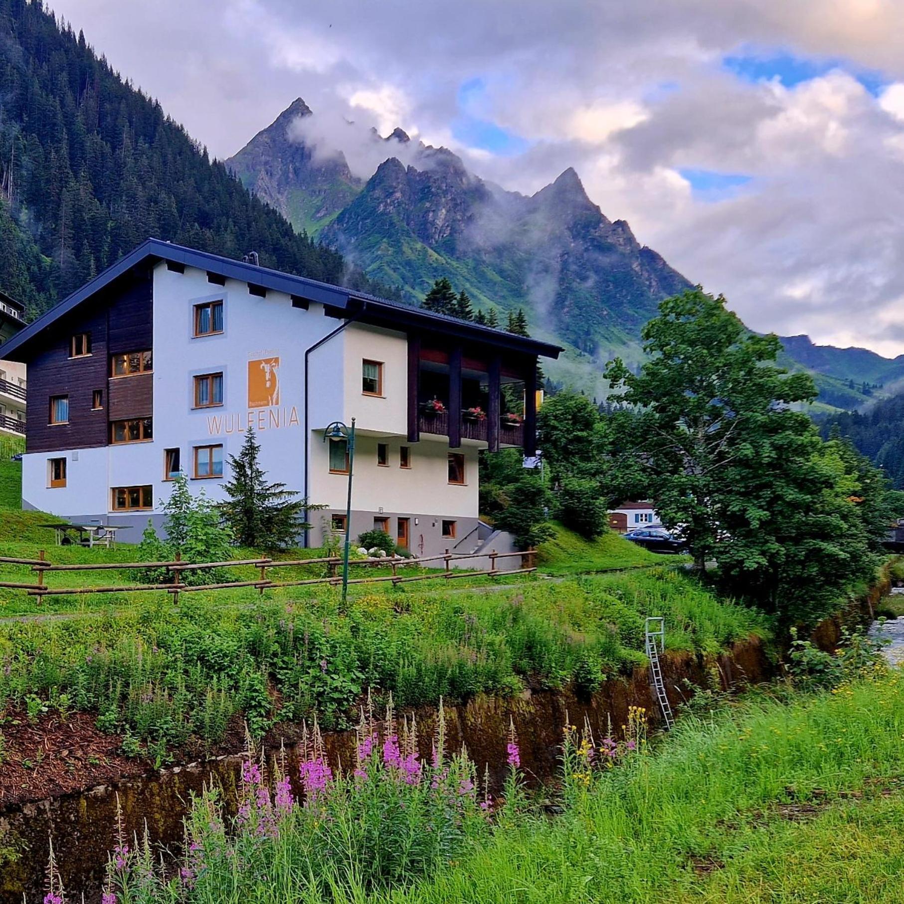 Gasthof-Pension Wulfenia Гарделен Екстериор снимка